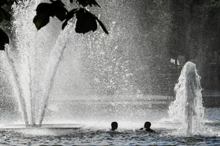 Children cool down in a fountain in Oslo