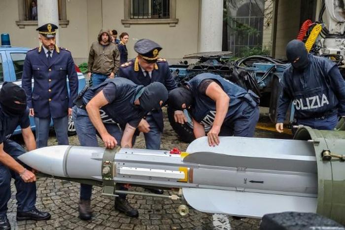 An air-to-air missile once of the Qatari army was seized during a police raid it Italy