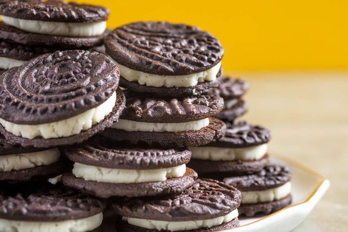 Homemade Oreo cookies (Serious guy)