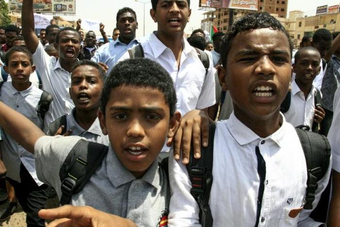 Hundreds of pupils marched in the capital Khartoum on Tuesday to denounce the killing of teenage protesters
