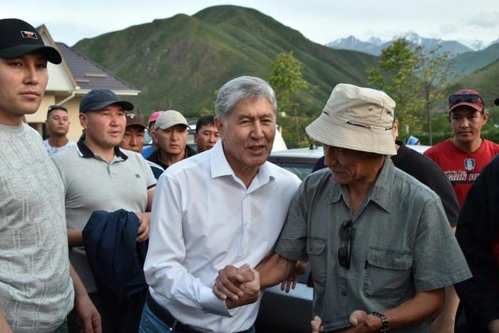 Some supporters of Kyrgyzstan's former president Almazbek Atambayev have been injured after special forces stormed his estate outside Bishkek