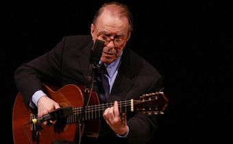 João Gilberto, 88, architect of Bossa Nova who won Grammy Award, dies