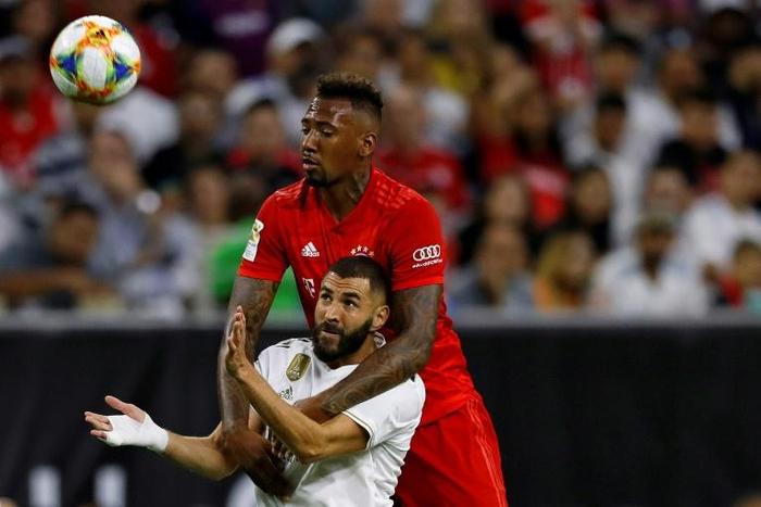 Real Madrid forward Karim Benzema (L) and Bayern Munich defender Jerome Boateng fight for the ball during Bayern's 3-1 friendly victory in Houston, Texas