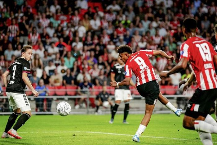 Donyell Malen's injury time goal sees PSV past Basel