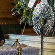 La femme de Joao Gilberto, Maria do Ceu Harris, participe à la veille funèbre en hommage au chanteur à Rio de Janeiro, le 8 juillet 2019.