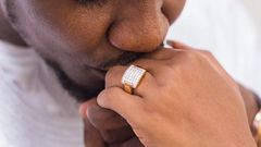 Heres-how-much-John-Dumelos-diamond-ring-costs