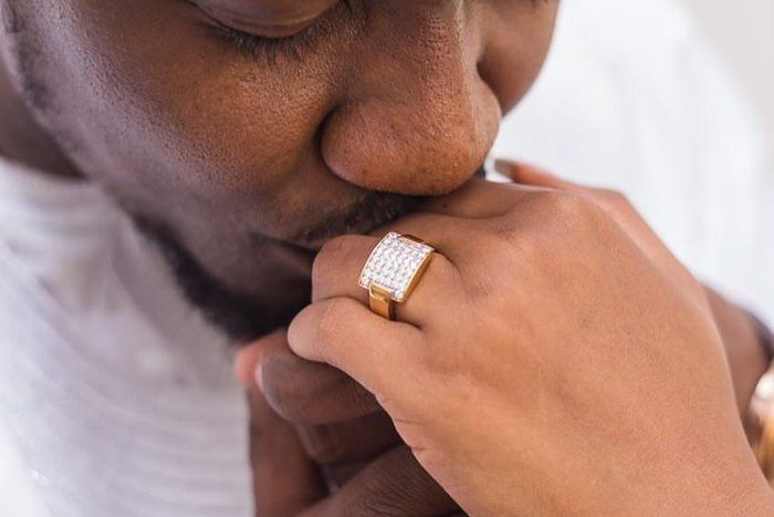 Heres-how-much-John-Dumelos-diamond-ring-costs