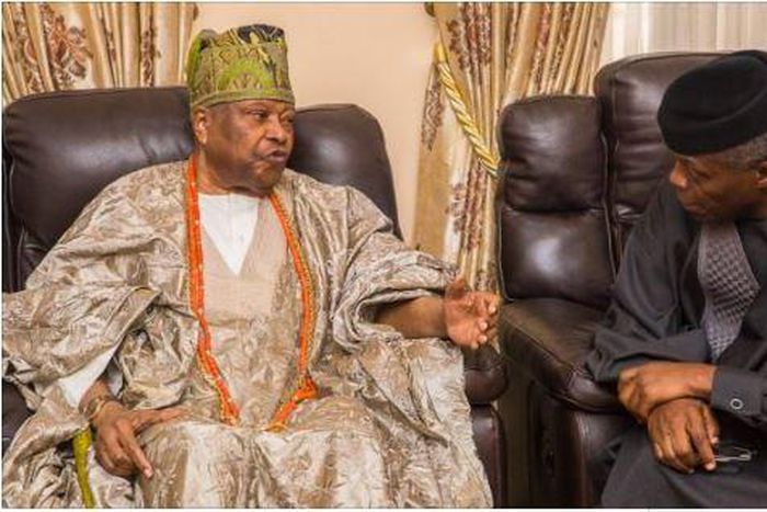 The Awujale of Ijebu Land, Oba Sikiru Kayode Adetona during Vice President Osinbajo's  meeting with the monarch on security. (TheCable)