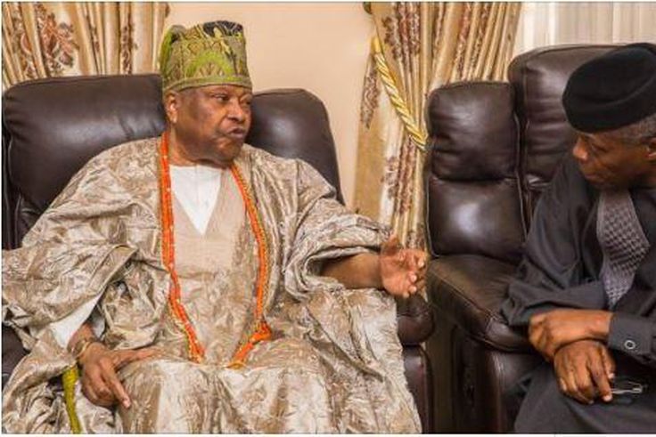 The Awujale of Ijebu Land, Oba Sikiru Kayode Adetona during Vice President Osinbajo's  meeting with the monarch on security. (TheCable)