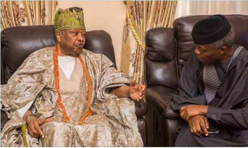 The Awujale of Ijebu Land, Oba Sikiru Kayode Adetona during Vice President Osinbajo's  meeting with the monarch on security. (TheCable)