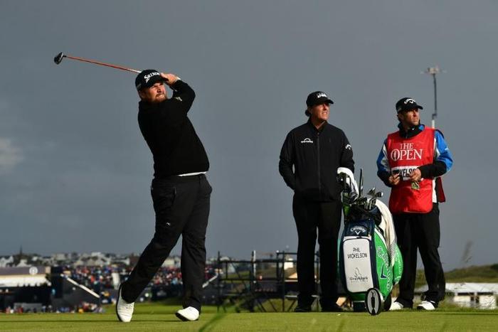 Lowry charged into the early British Open lead
