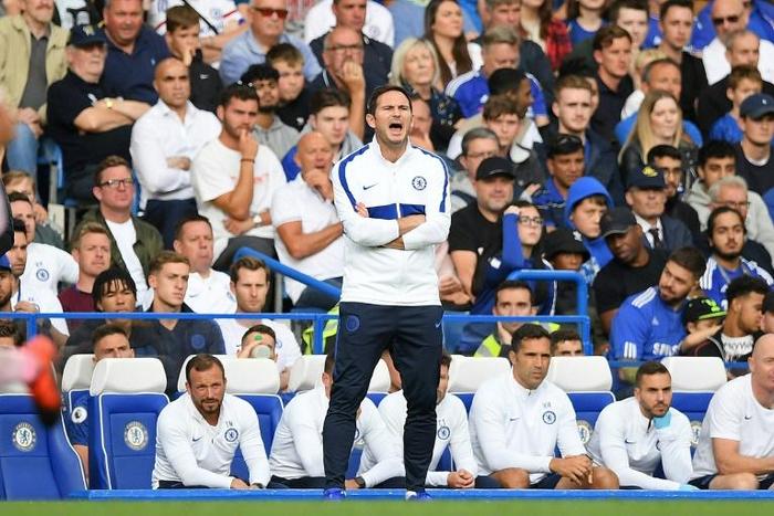 Chelsea manager Frank Lampard shouts instructions to his players