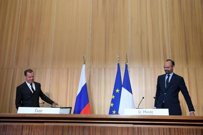 Russian premier Dmitri Medvedev met his French counterpart Edouard Philippe in the northern port town of Le Havre