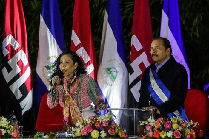 Nicaraguan President Daniel Ortega (R) and Vice-President Rosario Murillo (L) have been accused of running a harsh, incompetent and corrupt regime