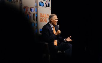 Low in Cash and Polls, 2020 Democrats Get Creative With Accounting