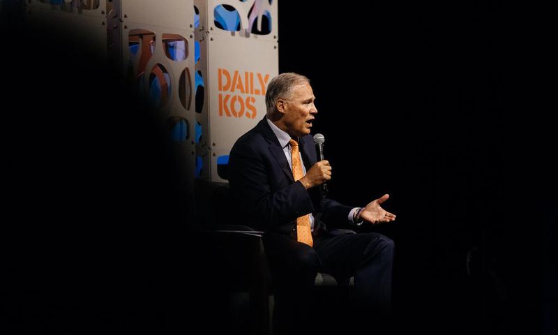 Low in Cash and Polls, 2020 Democrats Get Creative With Accounting