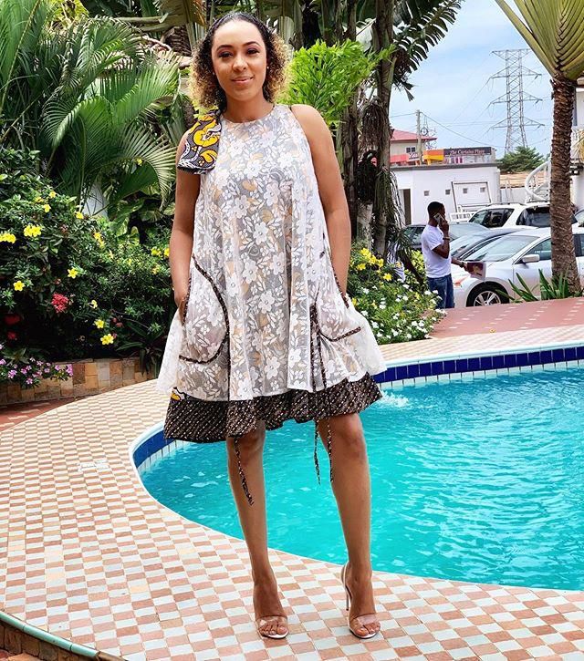 Nikki Samonas rocks curly hair