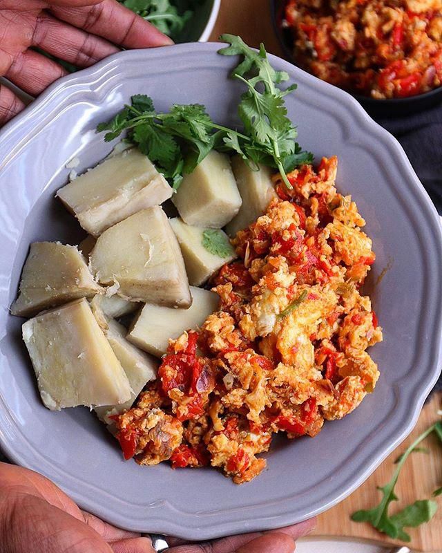 Boiled yam with egg stew