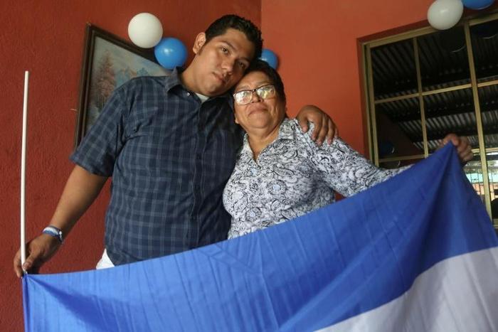 Hanssel Vasquez (L) poses with his mother in Managua after he was among 50 opposition prisoners released under a controversial new law granting amnesty to protesters and police involved in last year's deadly uprising against President Daniel Ortega