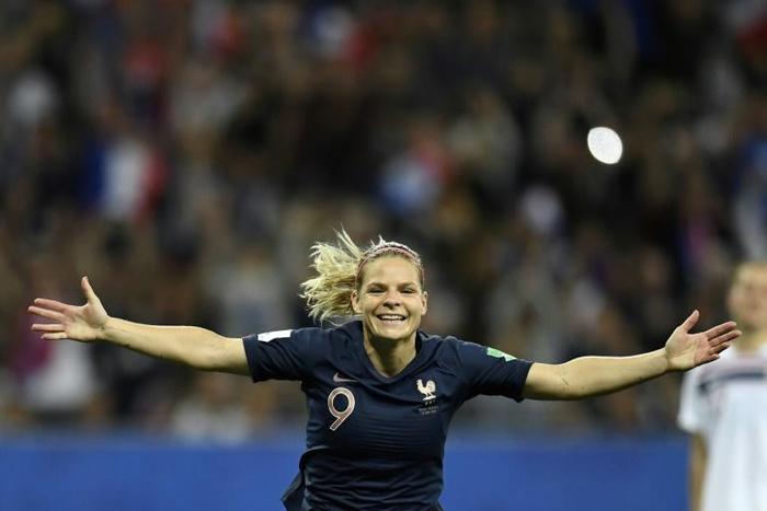 Eugenie Le Sommer celebrates her decisive penalty for France