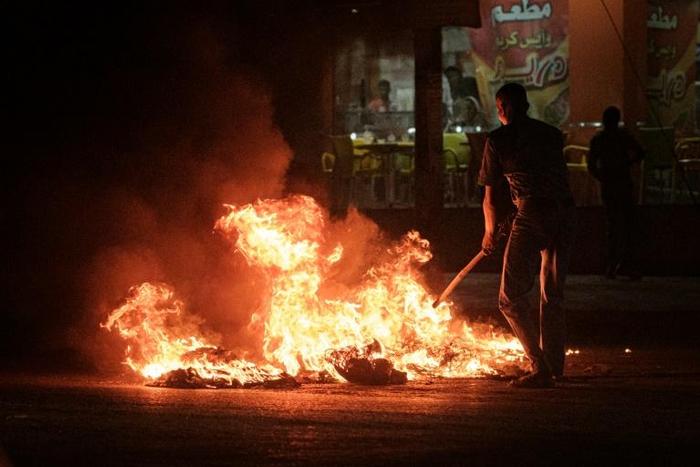 Sudanese protesters burn tyres on June 20, 2019, during a government crackdown that has resulted in 128 deaths