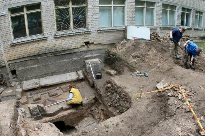 The stone plaque was discovered in a cellar below the most revered part of the Great Synagogue of Vilnius, Lithuania's major Jewish shrine before it was destroyed by Nazi and Soviet regimes