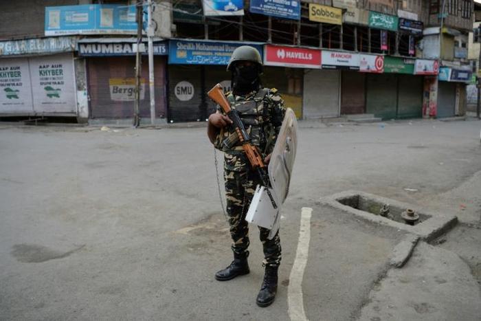 Curfew restrictions have been imposed to prevent unrest over the Indian government's move to revoke Kashmir's special status