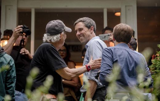 Democrats Grapple With a Sprawling Primary Field, and No One to Shape It