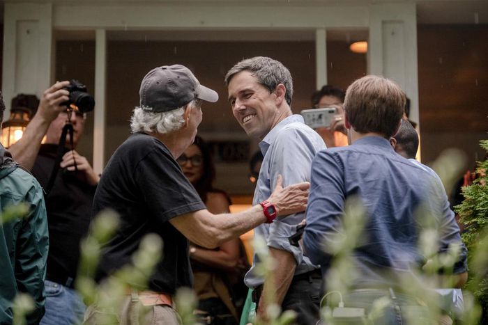 Democrats Grapple With a Sprawling Primary Field, and No One to Shape It