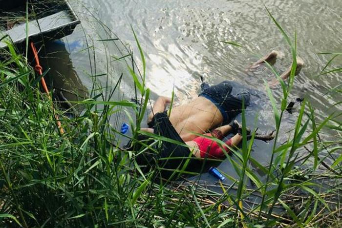 Twenty-five-year-old Oscar Martinez Ramirez fled El Salvador with his 21-year-old wife and their daughter