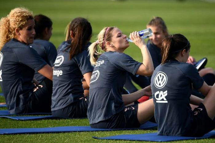 As the heat hits, France's players are taking drinks breaks in training