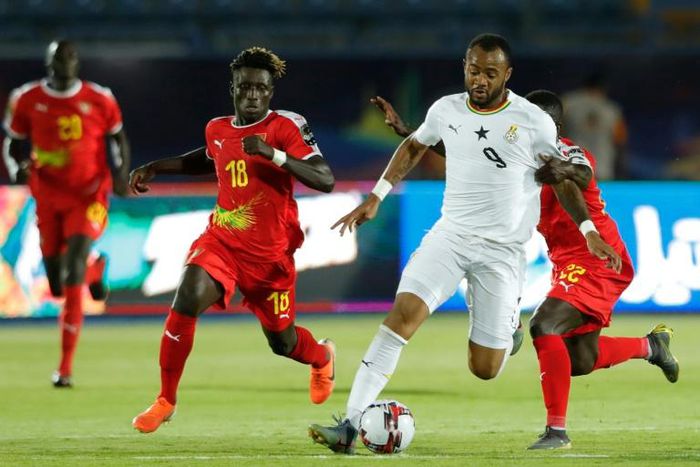 Jordan Ayew (2nd-R) set Ghana on the way to a win that clinched top spot in Group F