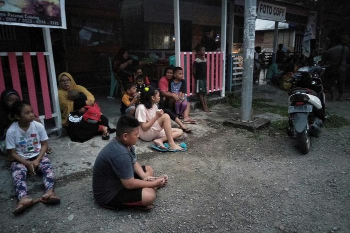 The shallow quake struck about 165 kilometres (100 miles) south-southwest of the town of Ternate in North Maluku province