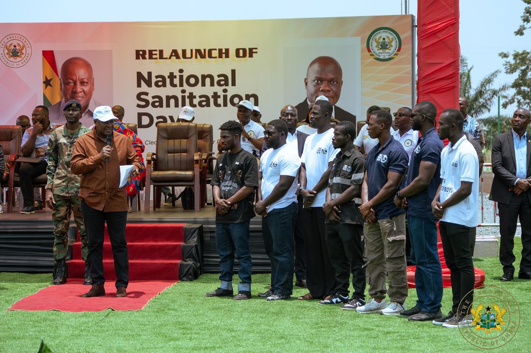 Mahama makes crucial donation to BuzzStop Boys, group expresses gratitude