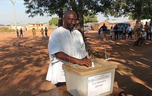Dr Mahamudu Bawumia casting his vote
