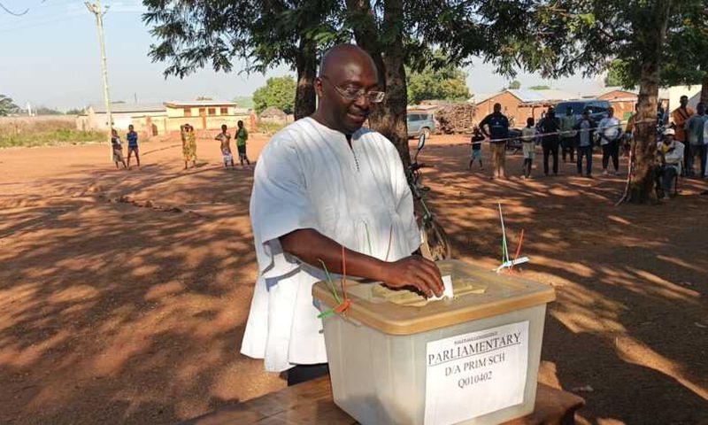 Dr Mahamudu Bawumia casting his vote