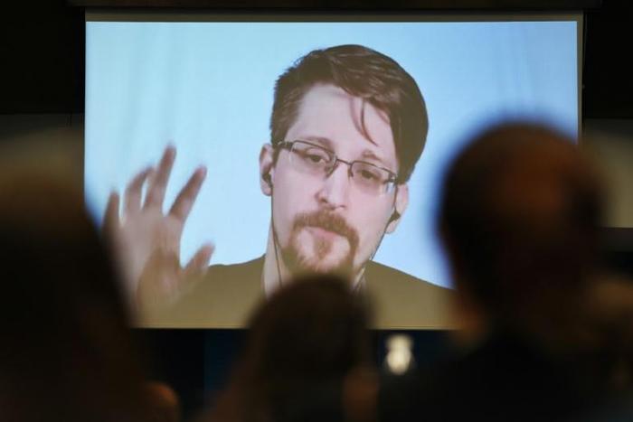 Former US National Security Agency contractor Edward Snowden says he would like to return home but only if he can get a fair trial
