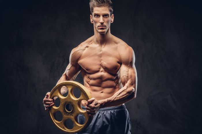 This Weight Plate Workout Builds Strong Abs