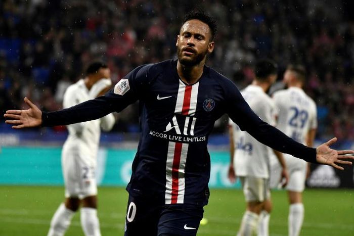 Neymar scored a late winner to claim all three points for PSG at Lyon