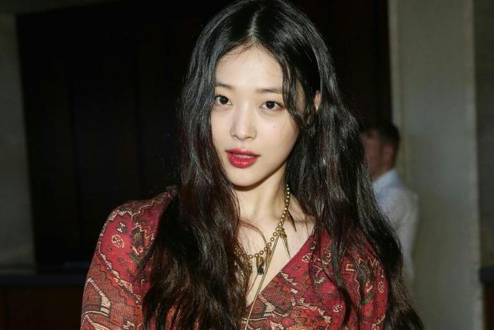 K-pop star Sulli, a former member of the all-girl band f(x) had experienced online bullying
