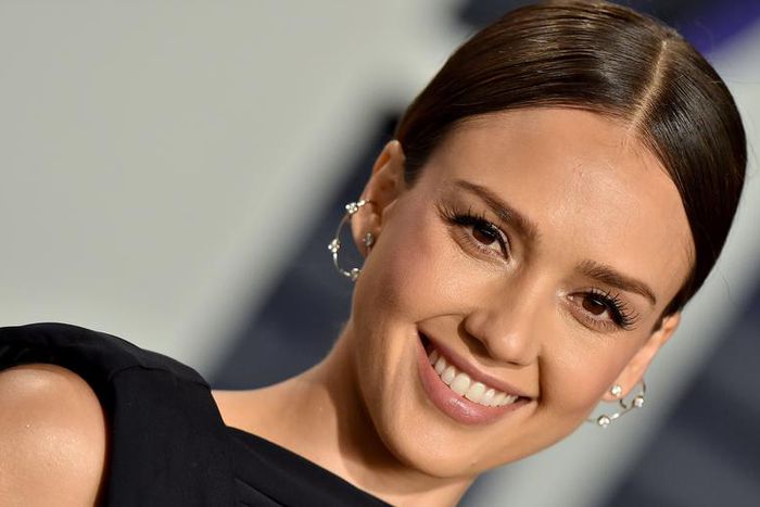Jessica Alba Posts New No-Makeup Facial Selfie