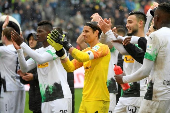 Borussia Moenchengladbach will be top over the international break after thumping Augsburg