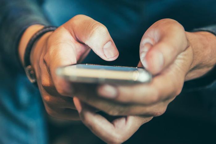 How to Survive Dating App Anxiety