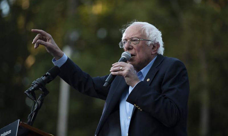 Bernie Sanders Calls for Eliminating Americans' Medical Debt