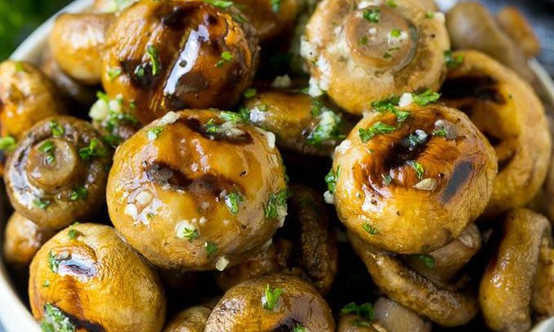 Grilled mushrooms (dinneratthezoo.com)
