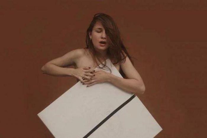 Meet the female artist who paints her works using her breasts as brush (video)