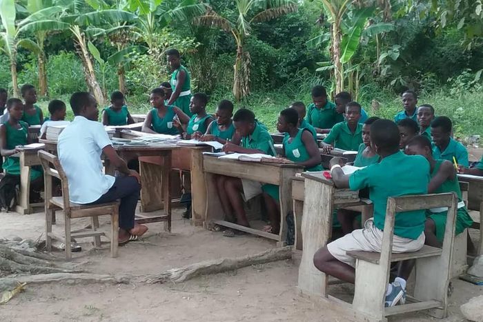 Students under trees (File photo)
