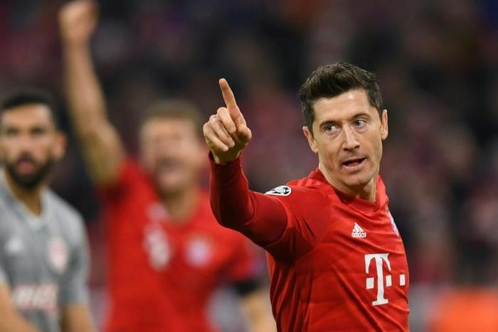 Lewandowski scored his 21st goal of the season to help Bayern reach the last 16