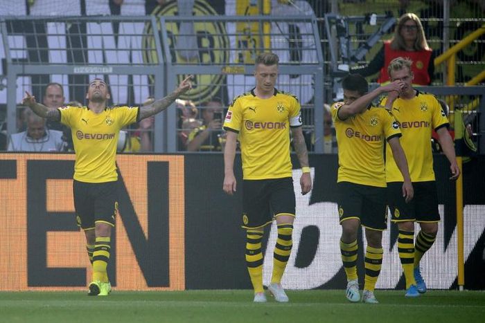 Paco Alcacer scored his seventh goal of the season to help Borussia Dortmund to a 4-0 win over Leverkusen