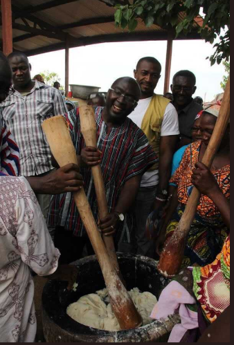 Dr Bawumia pounding fufu